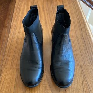 Munro Ana Black Leather Ankle Bootie